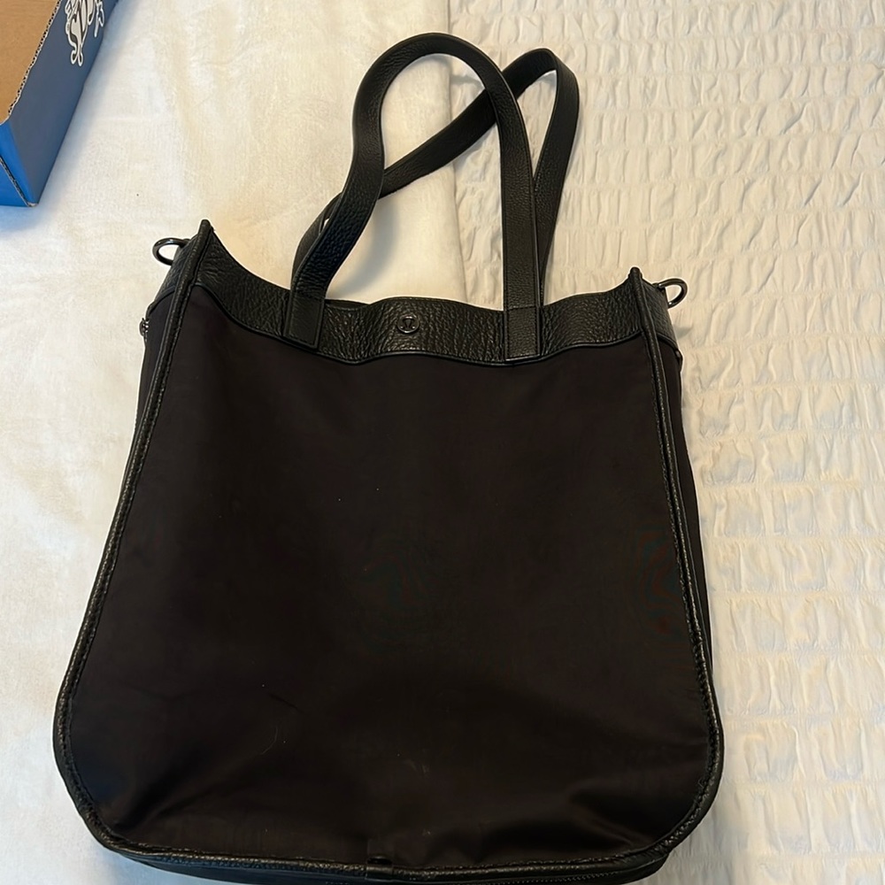 Lululemon black, laptop tote